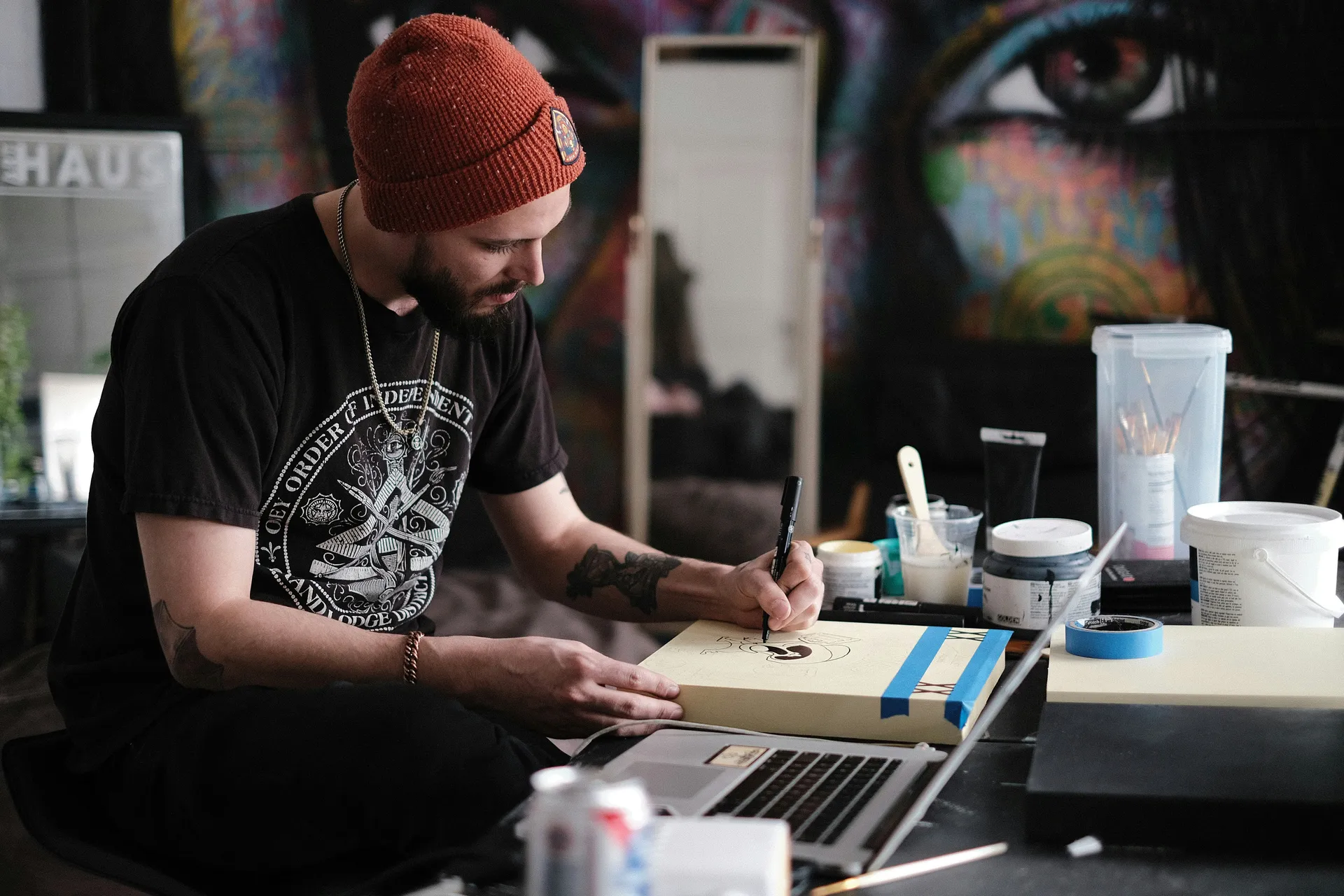 Tattoo Maschine in Aktion